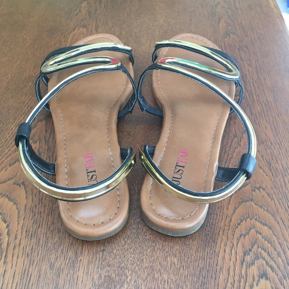 JustFab Sz 7 gorgeous gold and black zigzag design/eye catching sandals! Pizazz! - Picture 3 of 9